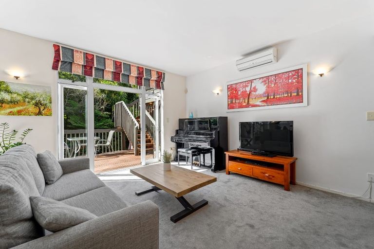 Photo of property in 2/17 Infidel Place, Torbay, Auckland, 0630