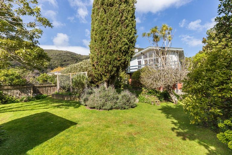 Photo of property in 20 Puriri Street, Eastbourne, Lower Hutt, 5013