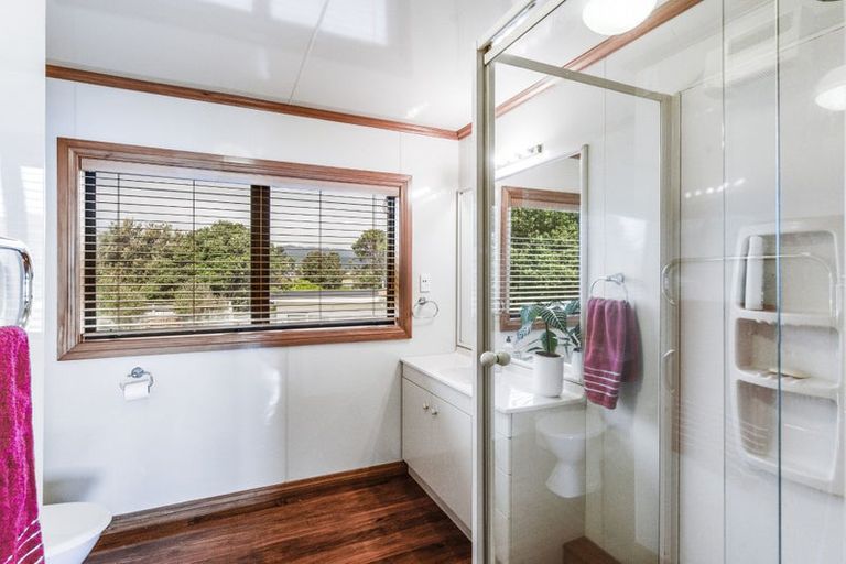 Photo of property in 11 Waiheke Street, Waikanae Beach, Waikanae, 5036