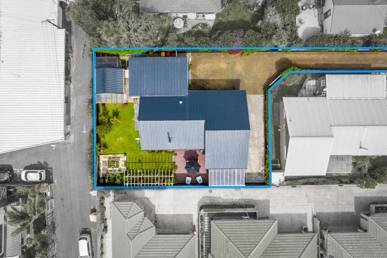 Photo of property in 31 Centreway Road, Orewa, 0931