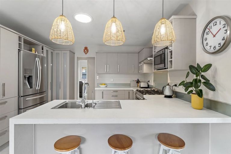 Photo of property in 32 Tomika Crescent, Papamoa Beach, Papamoa, 3118