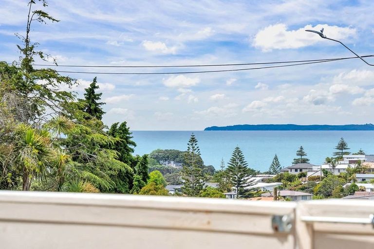 Photo of property in 76 Matipo Road, Mairangi Bay, Auckland, 0630