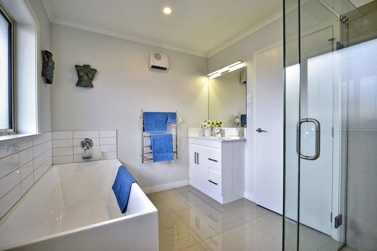 Photo of property in 1 Madison Street, Carterton, 5713