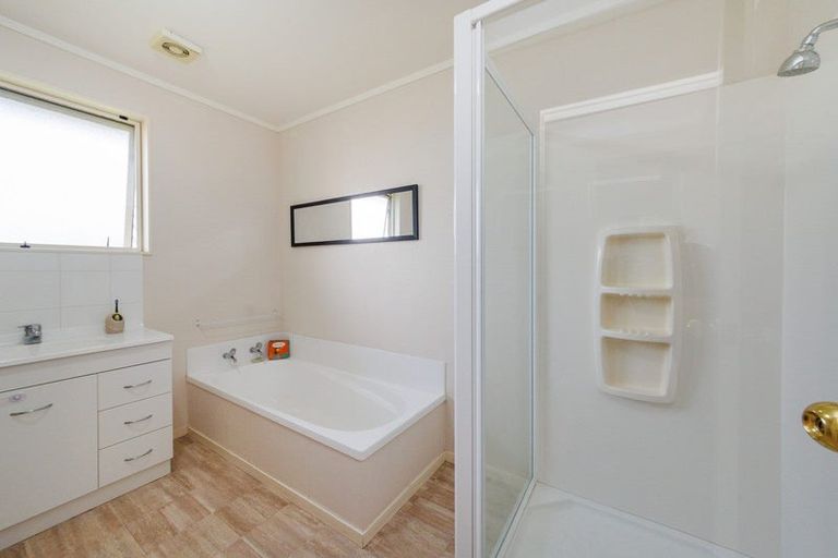 Photo of property in 24 Logan Way, Kelvin Grove, Palmerston North, 4414