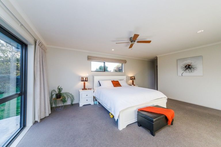 Photo of property in 17 Cemetery Road, Sanson, Palmerston North, 4479