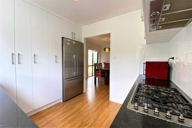 Photo of property in 16 Cherub Place, West Harbour, Auckland, 0618