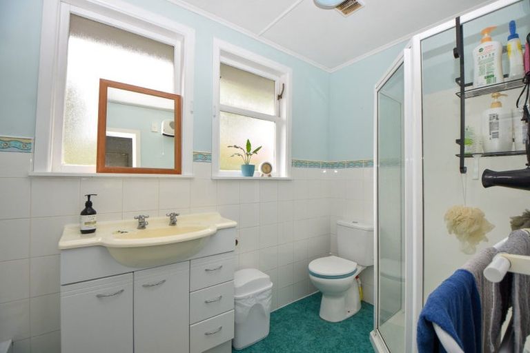 Photo of property in 1 Hughan Place, Carterton, 5713