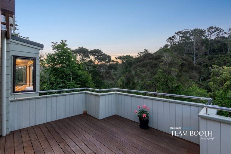 Photo of property in 126 Lynn Road, Bayview, Auckland, 0629