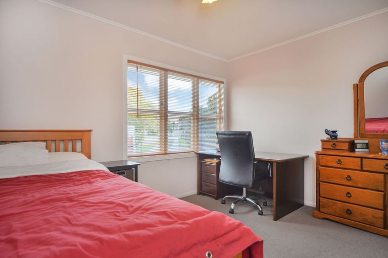 Photo of property in 30a Enderby Drive, Te Atatu Peninsula, Auckland, 0610
