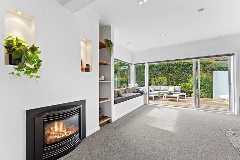 Photo of property in 16 Prestige Place, Castor Bay, Auckland, 0620