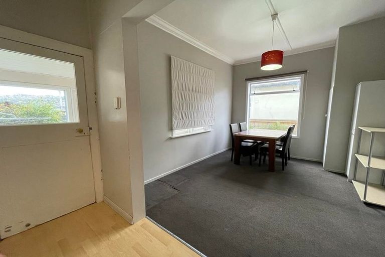Photo of property in 9 Hargest Crescent, Saint Kilda, Dunedin, 9012