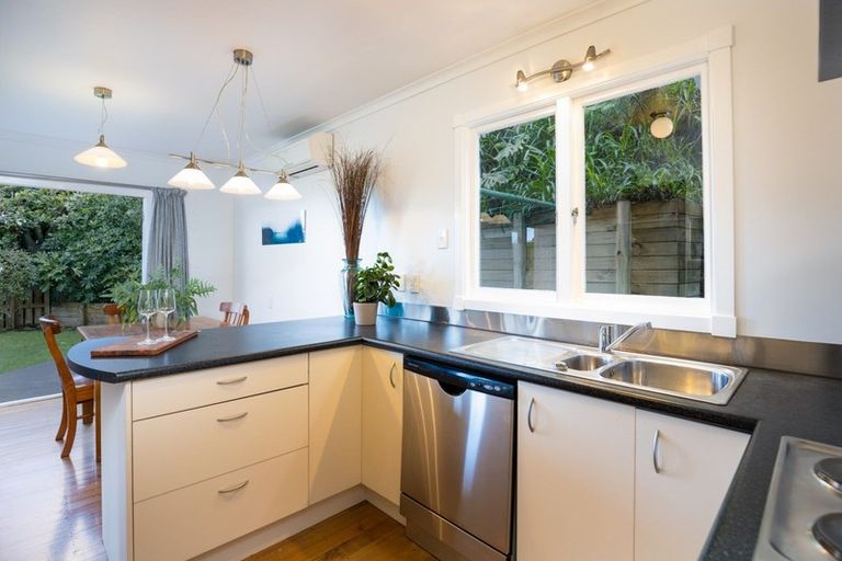 Photo of property in 75 Cutfield Road, New Plymouth, 4310