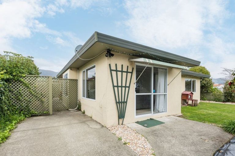 Photo of property in 2 Durham Street, Stoke, Nelson, 7011