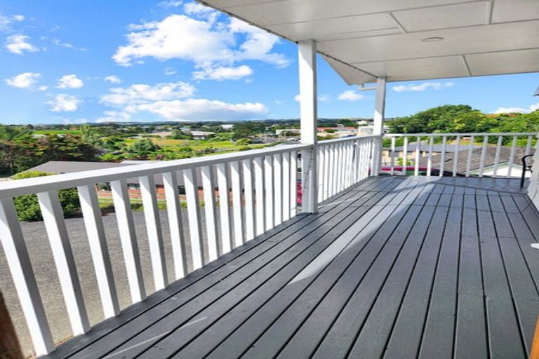 Photo of property in 9 Trosk Place, Waiuku, 2123