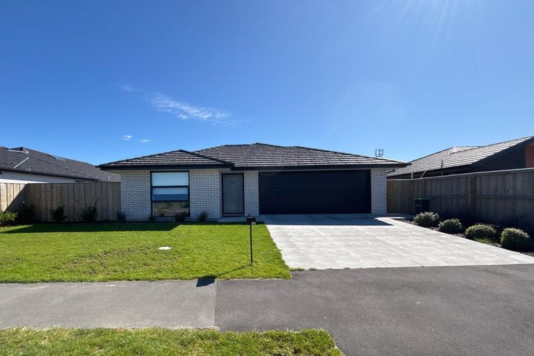 Photo of property in 35 Applegrove Crescent, Belfast, Christchurch, 8051