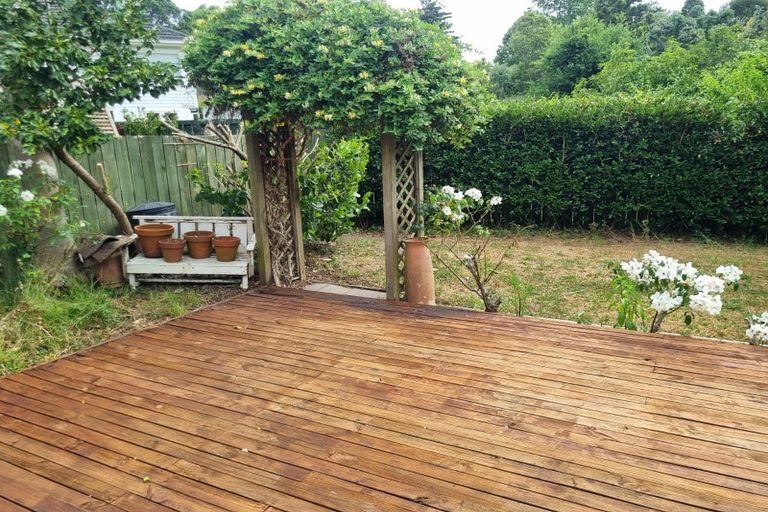 Photo of property in 1/24 Liston Crescent, Cockle Bay, Auckland, 2014