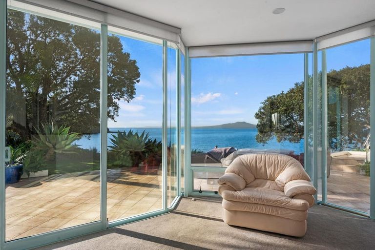 Photo of property in 1/9 The Esplanade, Castor Bay, Auckland, 0620