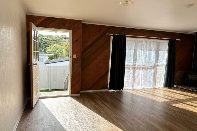 Photo of property in 10 Camphora Place, Ranui, Auckland, 0612