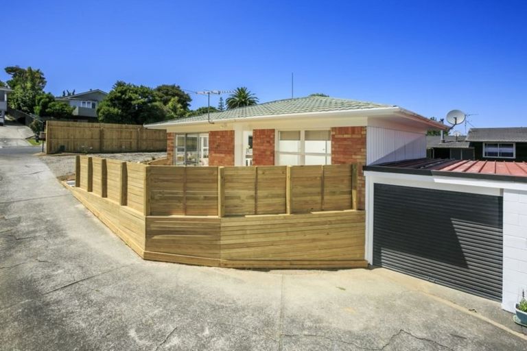 Photo of property in 1/9 Brunton Place, Glenfield, Auckland, 0629
