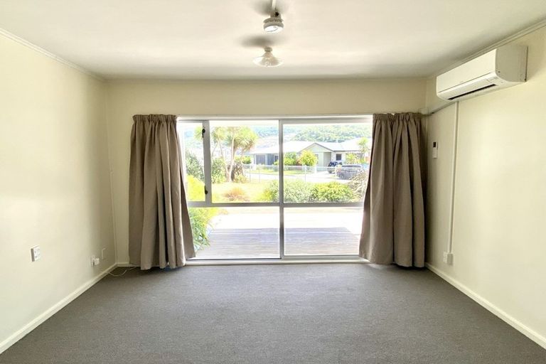 Photo of property in 95 Farmer Crescent, Taita, Lower Hutt, 5011