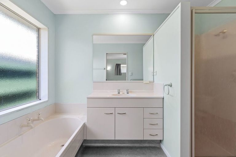 Photo of property in 21 Lavender Place, Papamoa Beach, Papamoa, 3118