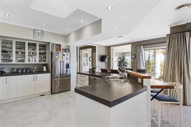 Photo of property in 208 Cavendish Road, Casebrook, Christchurch, 8051