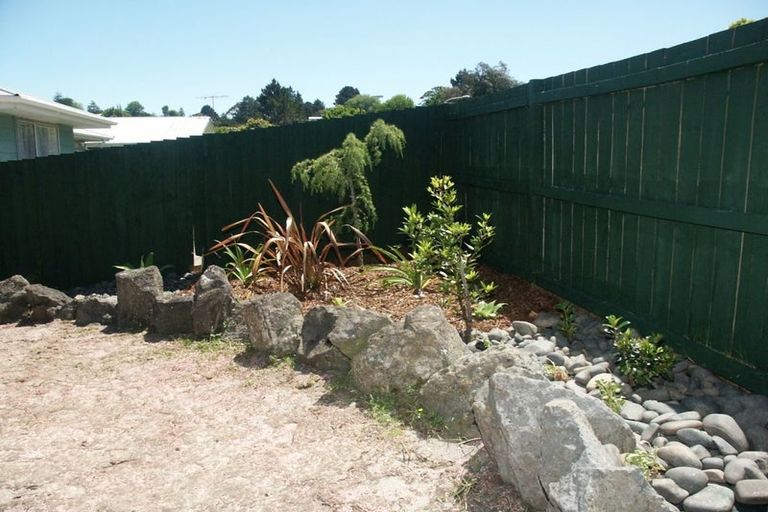 Photo of property in 71 Kemp Road, Massey, Auckland, 0614
