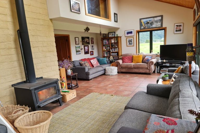 Photo of property in 72 Hotham Street, Murchison, 7007