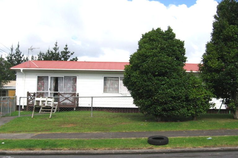 Photo of property in 57 Woodside Road, Massey, Auckland, 0614
