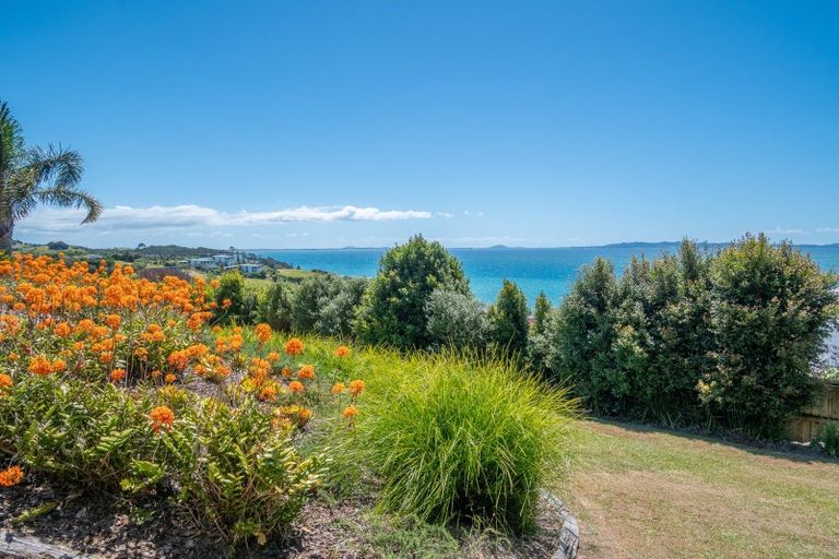 Photo of property in 39 Seaview Road, Cable Bay, 0420