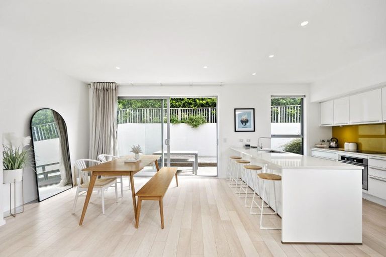 Photo of property in 94 Awa Road, Seatoun, Wellington, 6022