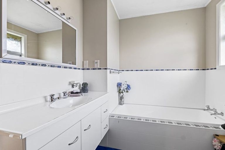 Photo of property in 291 Glover Road, Hawera, 4610