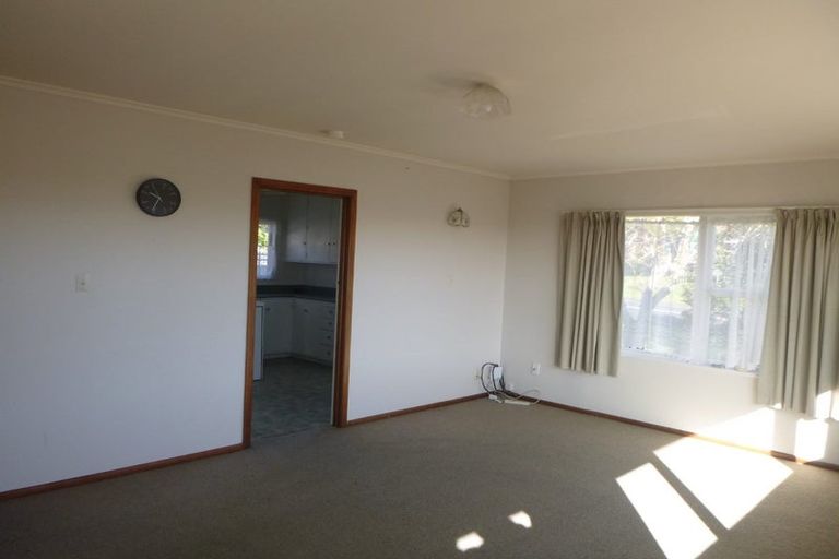 Photo of property in 39 Manhattan Heights, Glendene, Auckland, 0602