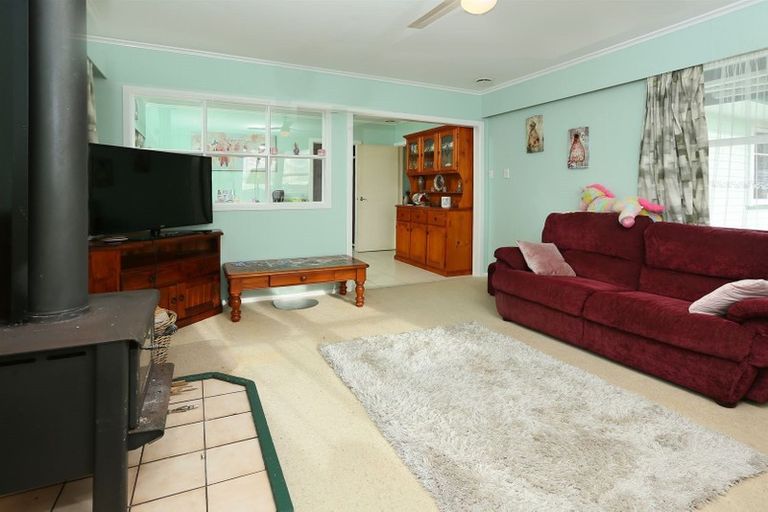 Photo of property in 137 Flanshaw Road, Te Atatu South, Auckland, 0610