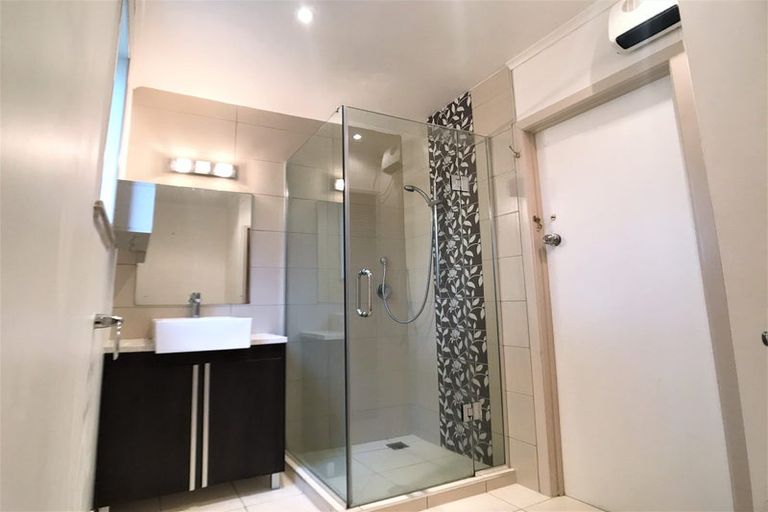 Photo of property in 2/42c Schnapper Rock Road, Schnapper Rock, Auckland, 0632