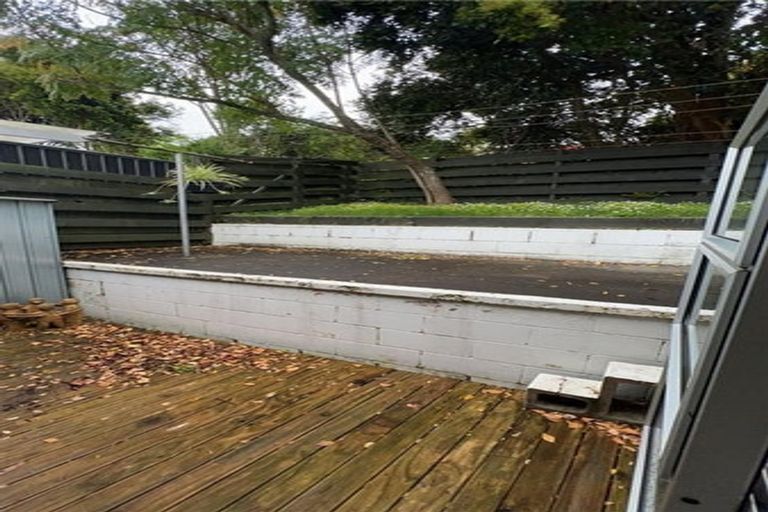 Photo of property in 2/17 Cresta Avenue, Beach Haven, Auckland, 0626