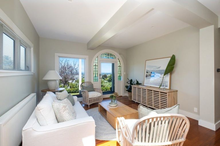 Photo of property in 8 Cobden Road, Bluff Hill, Napier, 4110