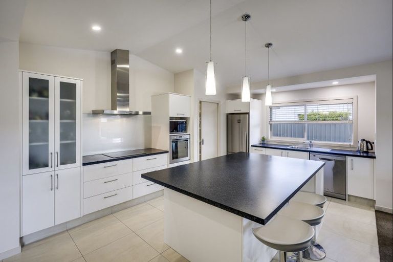 Photo of property in 10 Ohau Place, Poraiti, Napier, 4112