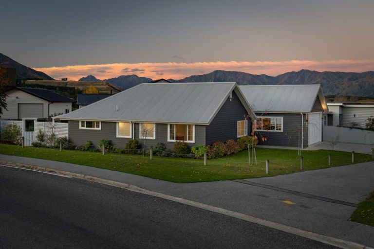 Photo of property in 1 Ivy Lane, Albert Town, Wanaka, 9305