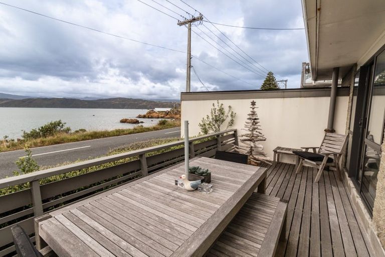 Photo of property in 123 Marine Parade, Seatoun, Wellington, 6022
