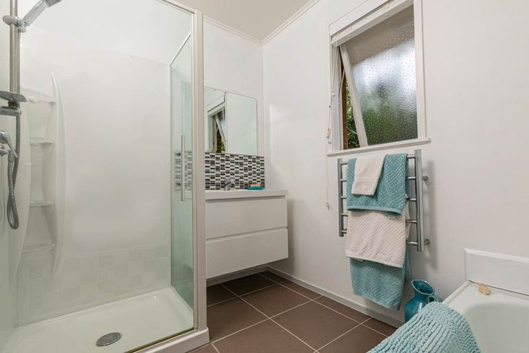 Photo of property in 2/6 Palawan Place, Torbay, Auckland, 0630