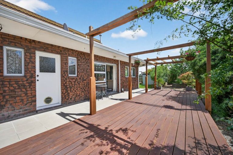 Photo of property in 1 Colonial Place, Kelvin Grove, Palmerston North, 4414