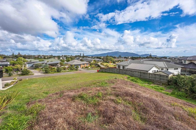 Photo of property in 25 Pharazyn Avenue, Waikanae Beach, Waikanae, 5036