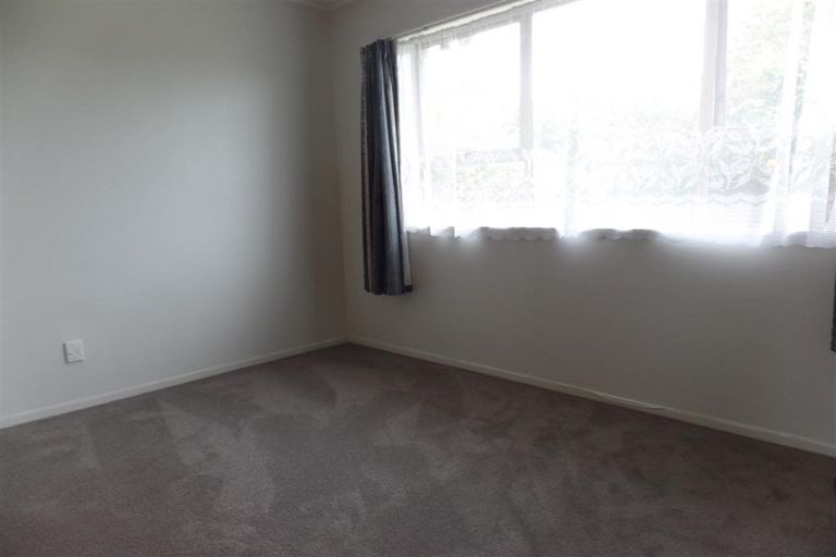 Photo of property in 2/15 Ballater Place, Highland Park, Auckland, 2010
