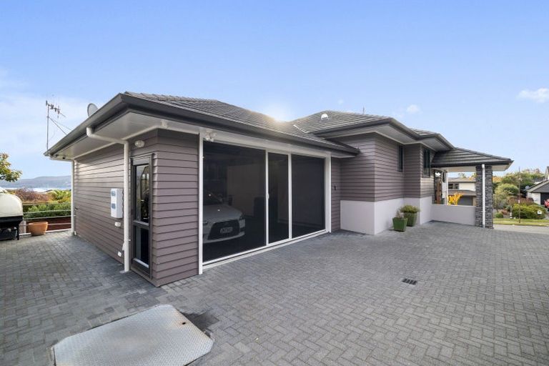 Photo of property in 2 Botanical Heights Drive, Waipahihi, Taupo, 3330
