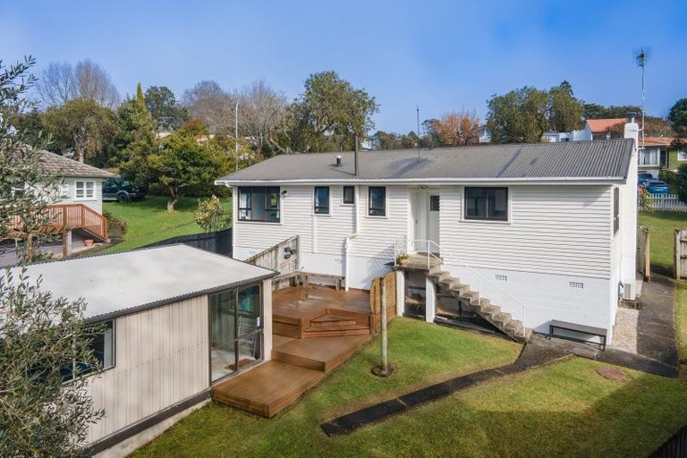 Photo of property in 42 Ennis Avenue, Pakuranga Heights, Auckland, 2010