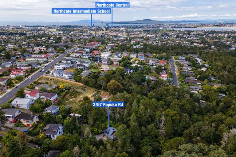 Photo of property in 2/57 Pupuke Road, Birkenhead, Auckland, 0627