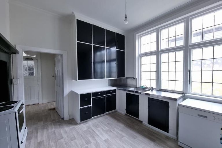 Photo of property in 212 Queens Drive, Lyall Bay, Wellington, 6022