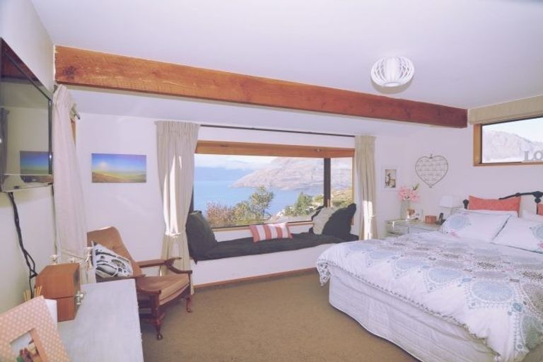 Photo of property in 12 Caples Place, Fernhill, Queenstown, 9300