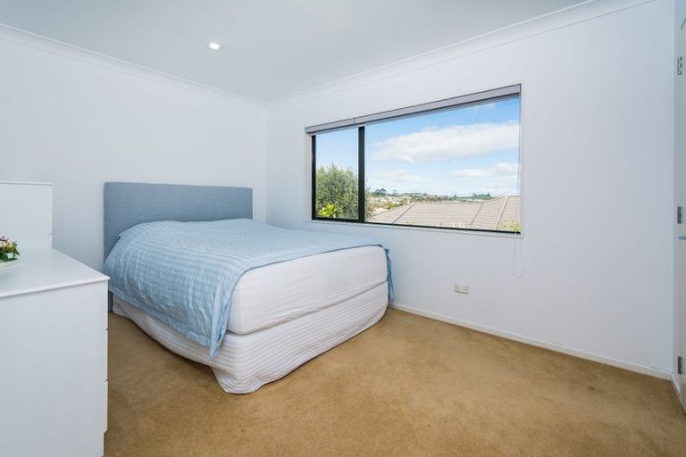 Photo of property in 26 Rising Parade, Fairview Heights, Auckland, 0632